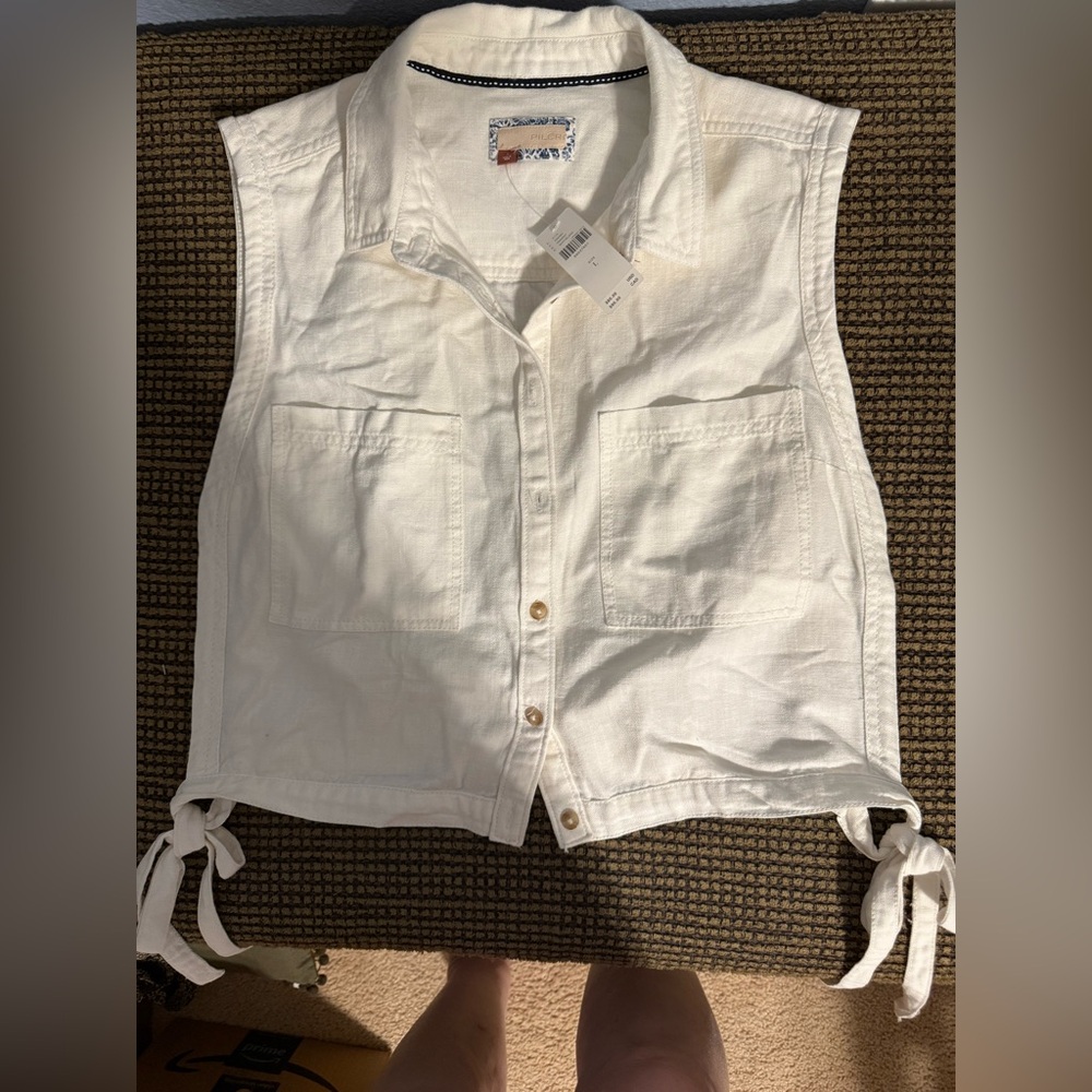 Pilcro- Anthropology linen vest NWT
SIZE Large with open side and ties